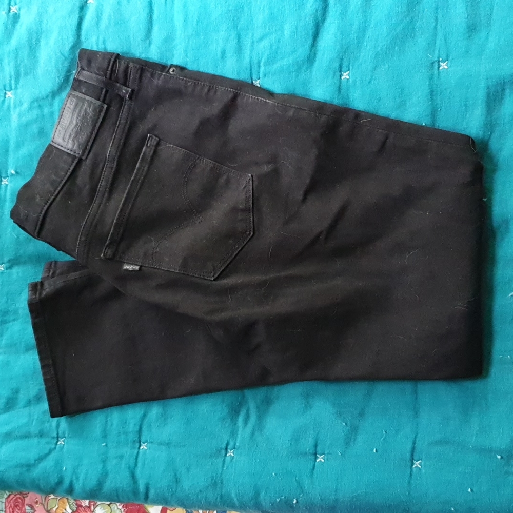 *Like New* Black Levi's 311 Shaping Skinny jeans
